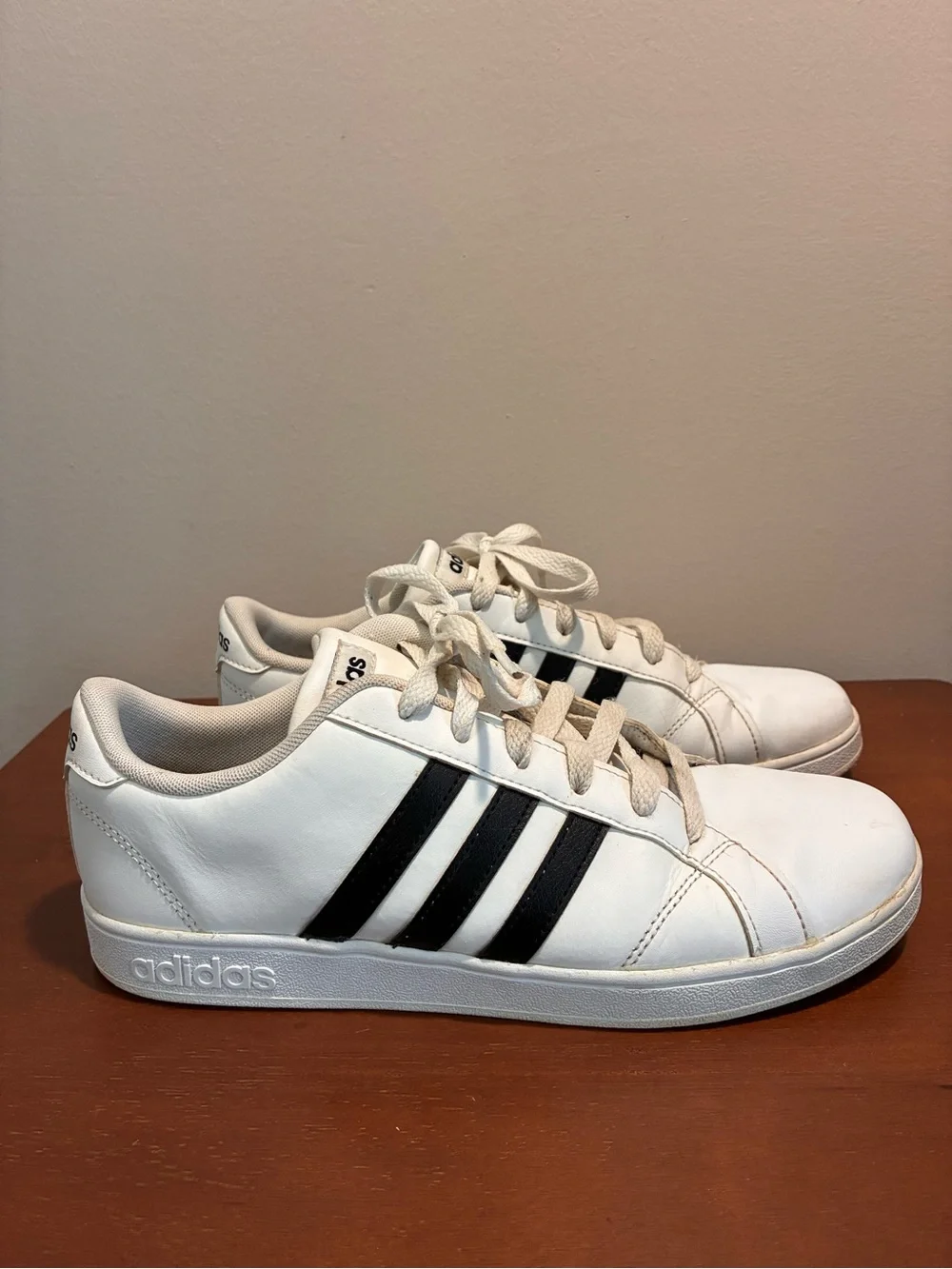 Adidas Baseline AW4299 Shoes Sneakers White w/ Black Stripes Men’s Size 6.5